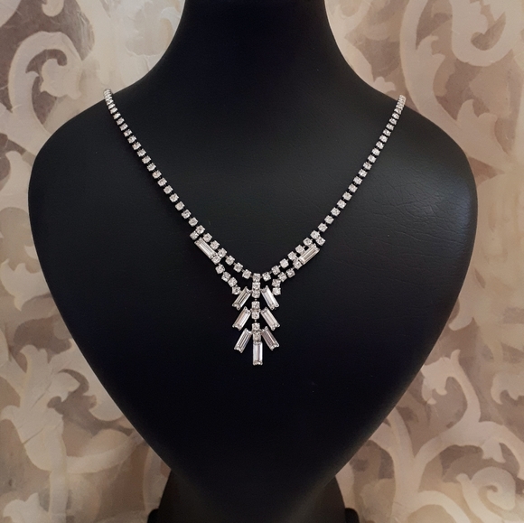 Vintage silver tone, clear rhinestones short lengt - Picture 6 of 10